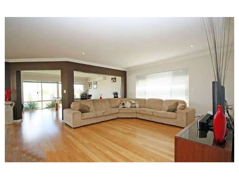 33 Waterlily Drive, Dudley Park WA 6210