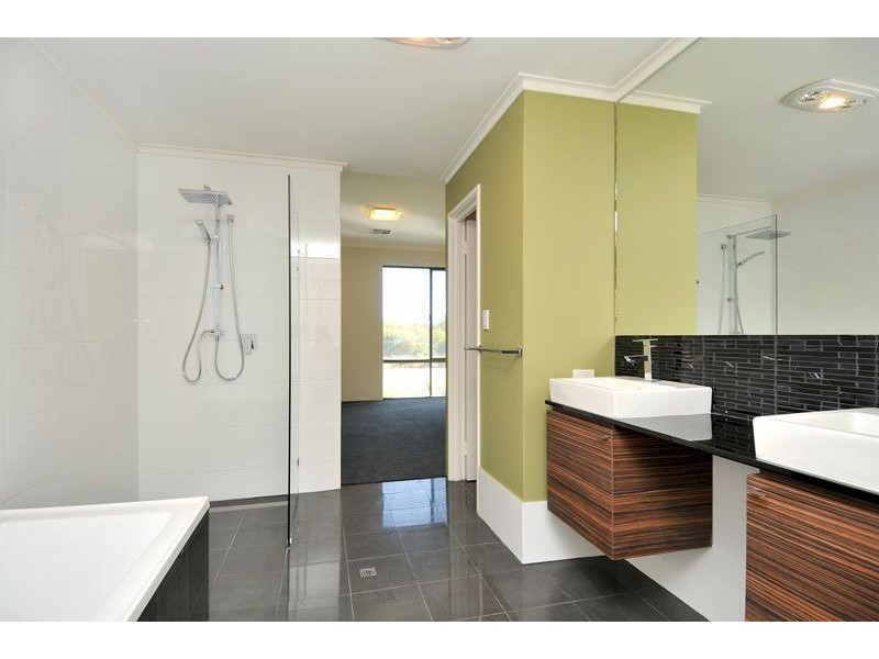 97 Darwin Terrace, Dudley Park WA 6210