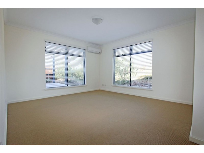 1 Golfers Retreat, Halls Head WA 6210