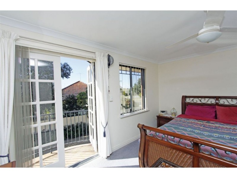 2/2 Churchill Avenue, Dudley Park WA 6210