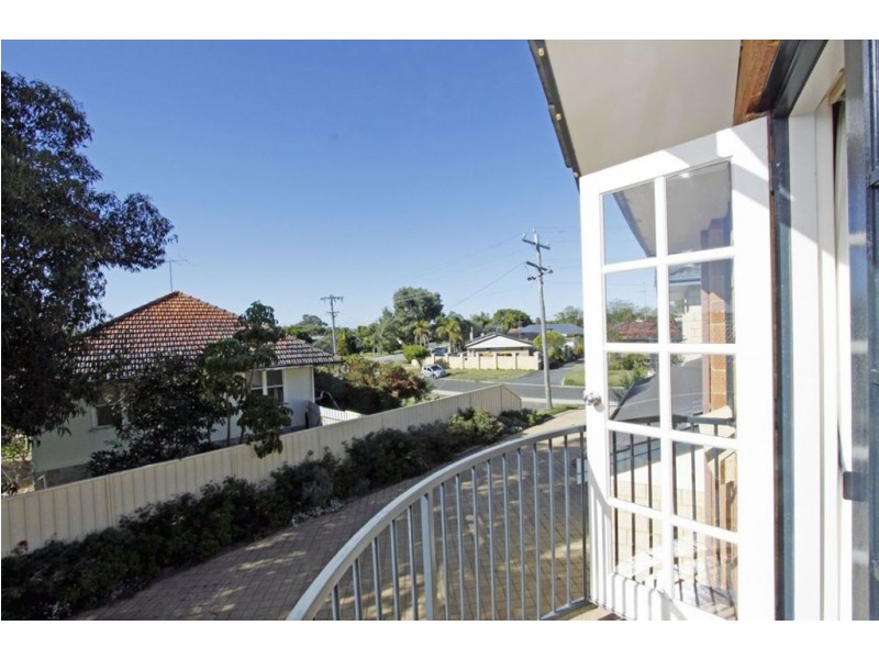 2/2 Churchill Avenue, Dudley Park WA 6210