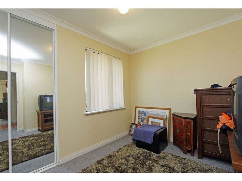 2/2 Churchill Avenue, Dudley Park WA 6210