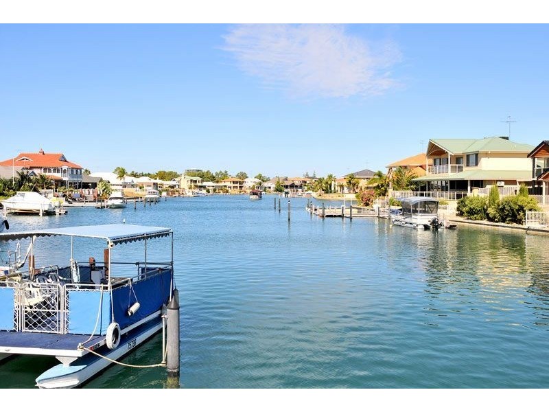 19 Parkwater Cove, Halls Head WA 6210