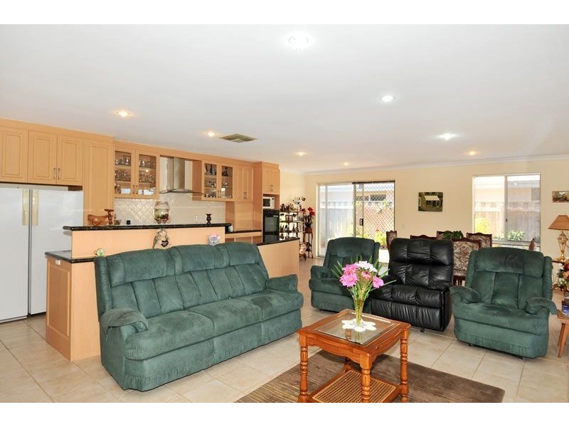 19 Parkwater Cove, Halls Head WA 6210