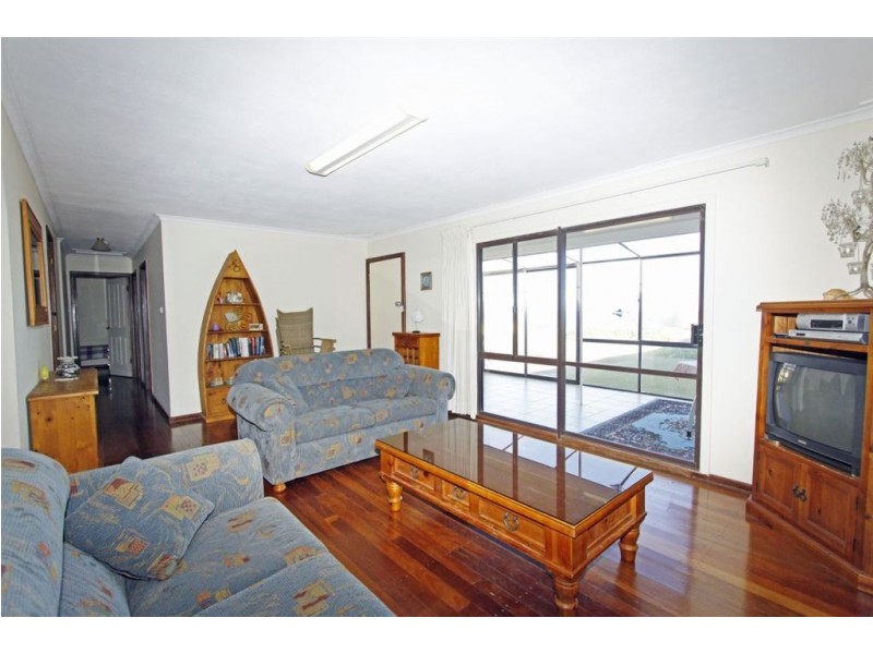 8 Ormsby Terrace, San Remo WA 6210