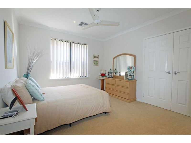 12 Moorhen Green, Dudley Park WA 6210