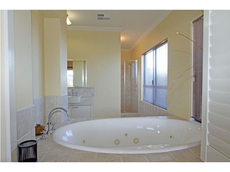 49 Katinka Retreat, Dudley Park WA 6210