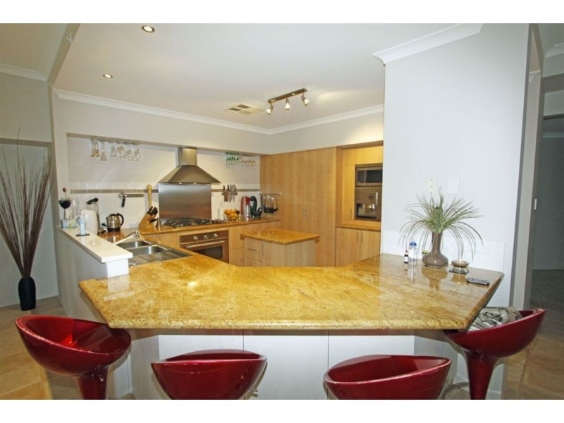 11 Mayfair Mews, Meadow Springs WA 6210