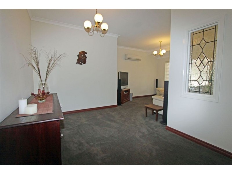 18 Railton Place, Dudley Park WA 6210