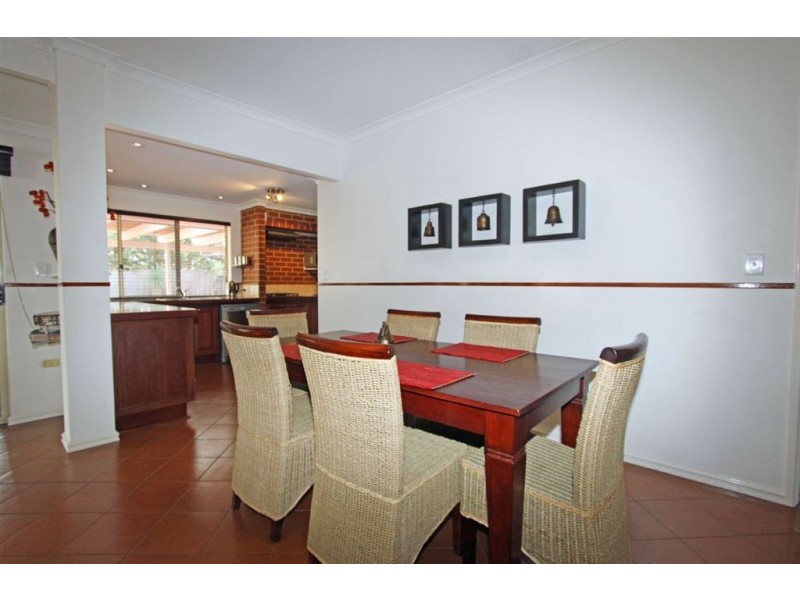 18 Railton Place, Dudley Park WA 6210