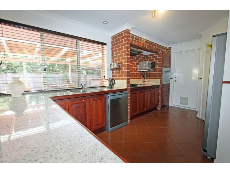 18 Railton Place, Dudley Park WA 6210
