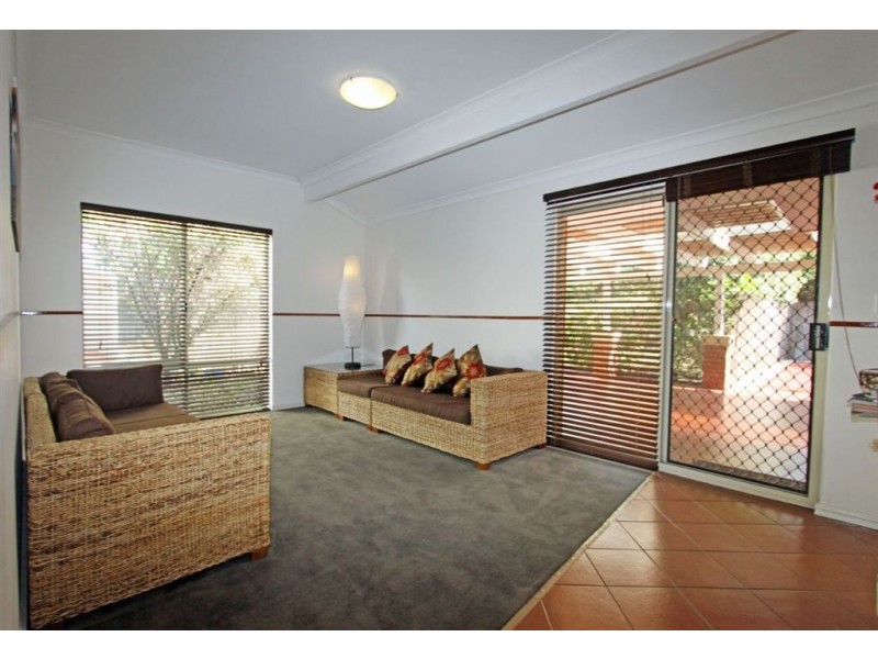 18 Railton Place, Dudley Park WA 6210