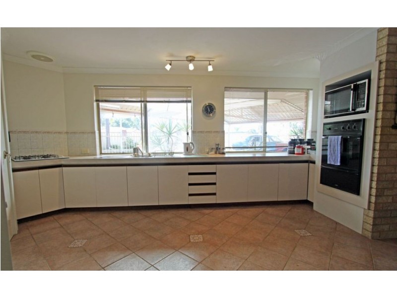 9 Perida Way, Greenfields WA 6210