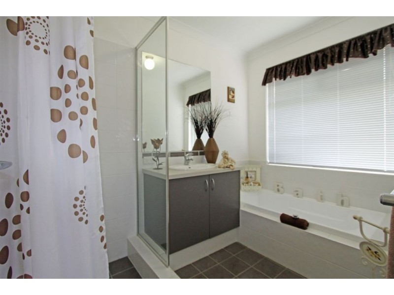 17 Pingle Drive, Greenfields WA 6210