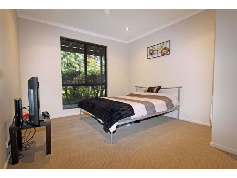 18 Mahogany Drive, Halls Head WA 6210