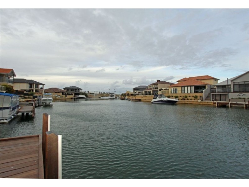 27 Rees Place, Wannanup WA 6210