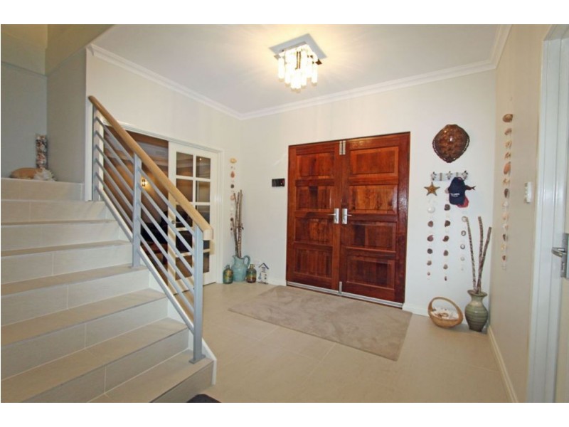 27 Rees Place, Wannanup WA 6210