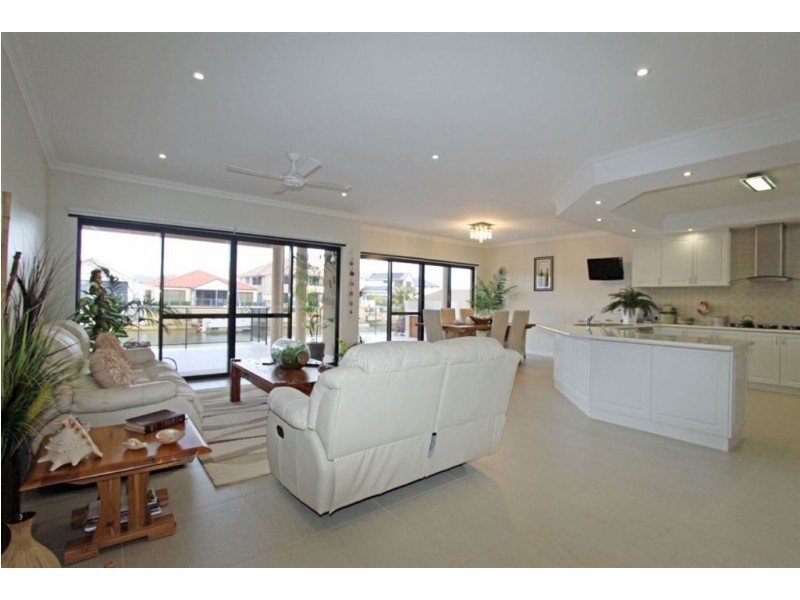 27 Rees Place, Wannanup WA 6210