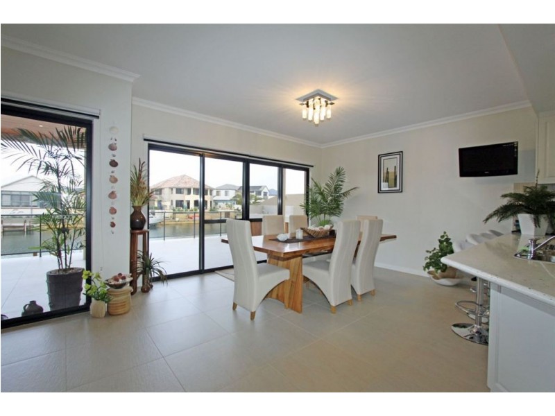 27 Rees Place, Wannanup WA 6210