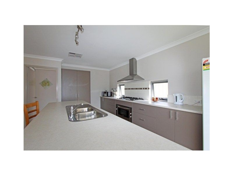 18 Scottsdale Turn, Meadow Springs WA 6210