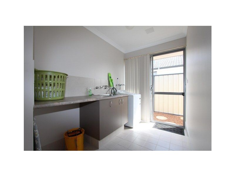 18 Scottsdale Turn, Meadow Springs WA 6210