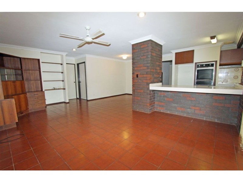 18 Leighton Road East, Halls Head WA 6210