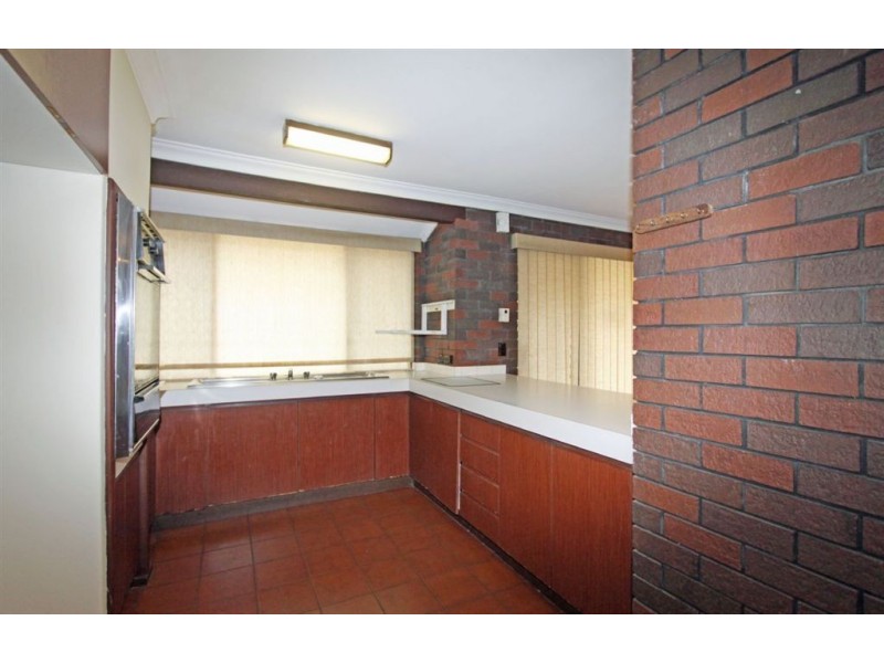 18 Leighton Road East, Halls Head WA 6210