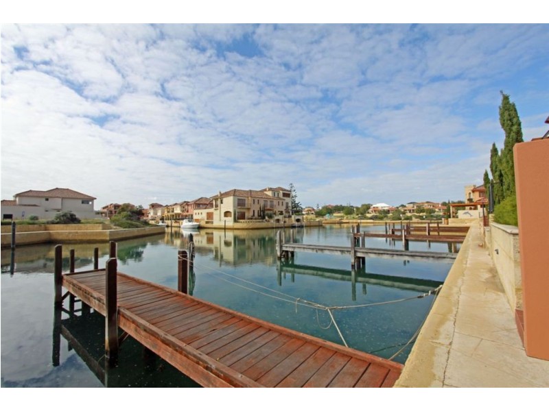 9/18 Port Quays, Wannanup WA 6210