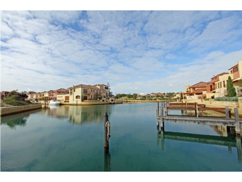 9/18 Port Quays, Wannanup WA 6210