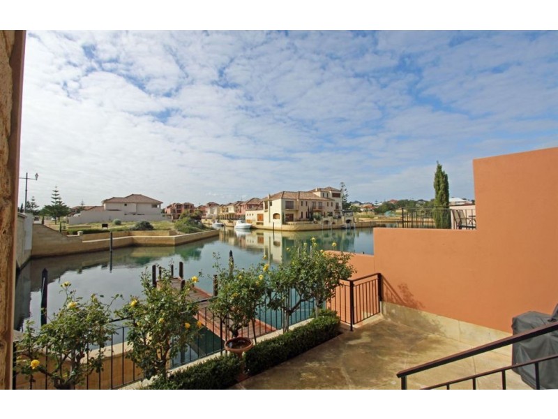 9/18 Port Quays, Wannanup WA 6210