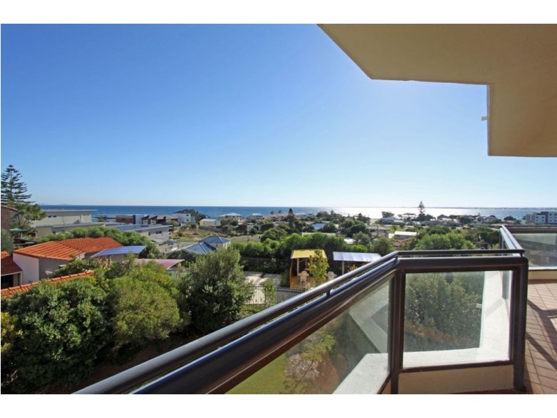 9/6a Valley Road, Halls Head WA 6210