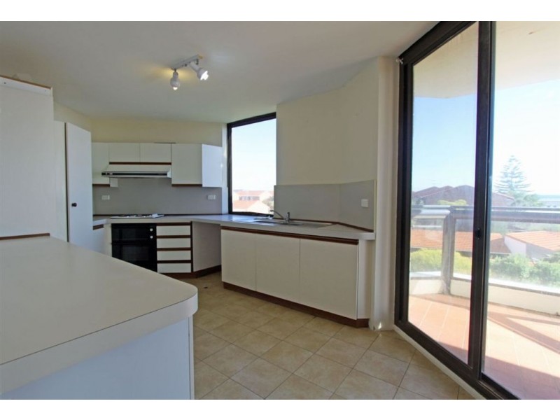 9/6a Valley Road, Halls Head WA 6210