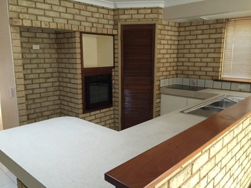 15 Tallas Road, Silver Sands WA 6210