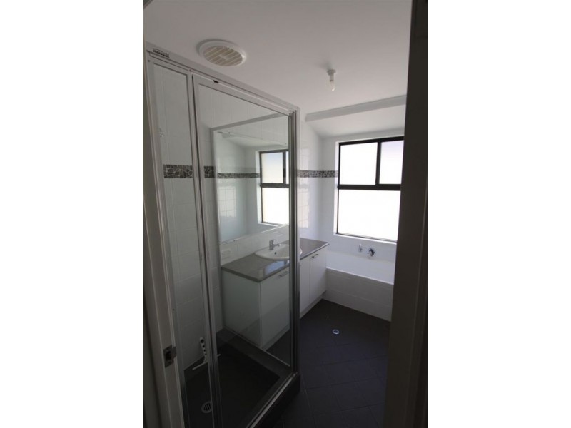 9 Pelora View, Lakelands WA 6180