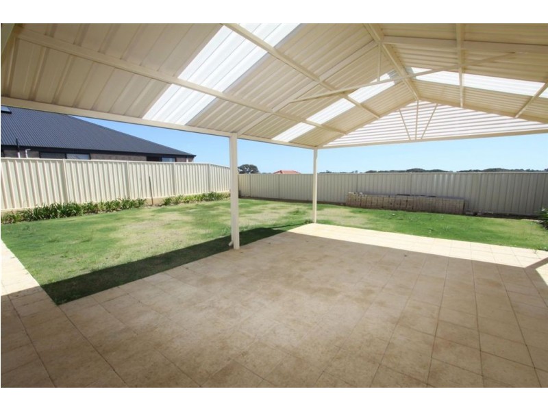9 Pelora View, Lakelands WA 6180