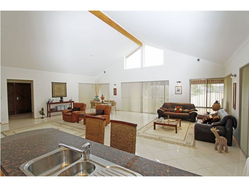 18 Hazelmere Drive, Dawesville WA 6211