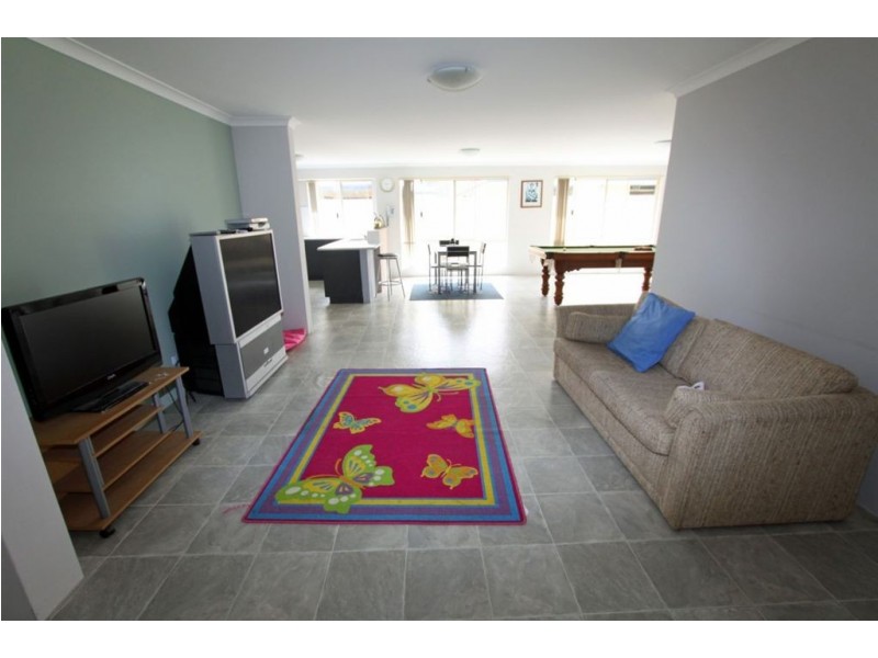 20 Nankeen Approach, Dudley Park WA 6210