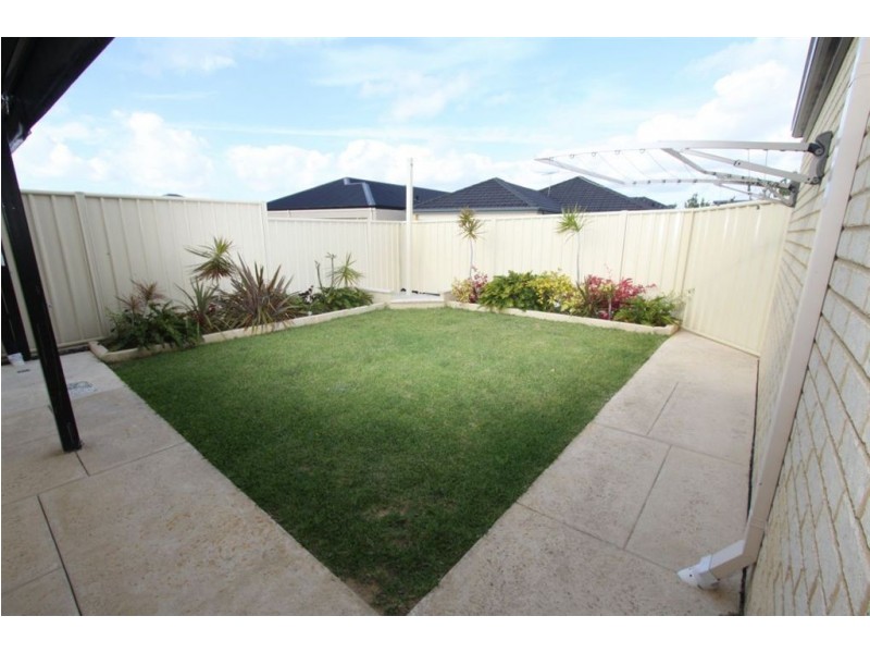 14 Salome Crescent, Lakelands WA 6180