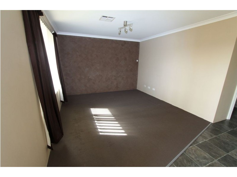 14 Salome Crescent, Lakelands WA 6180