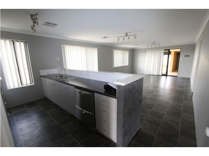 14 Salome Crescent, Lakelands WA 6180