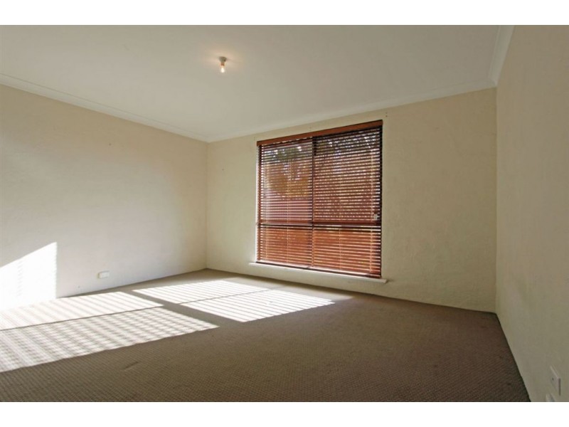 1 Inverell Place, Greenfields WA 6210