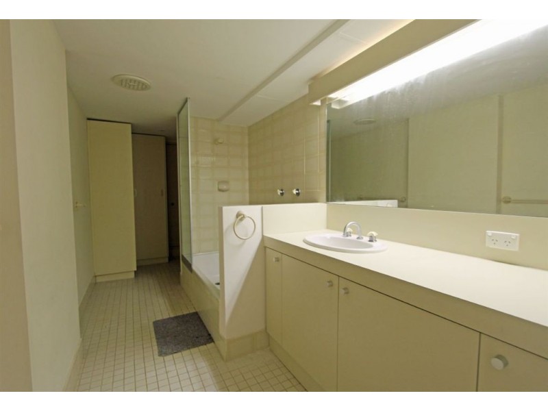 9/6A Valley Road, Halls Head WA 6210