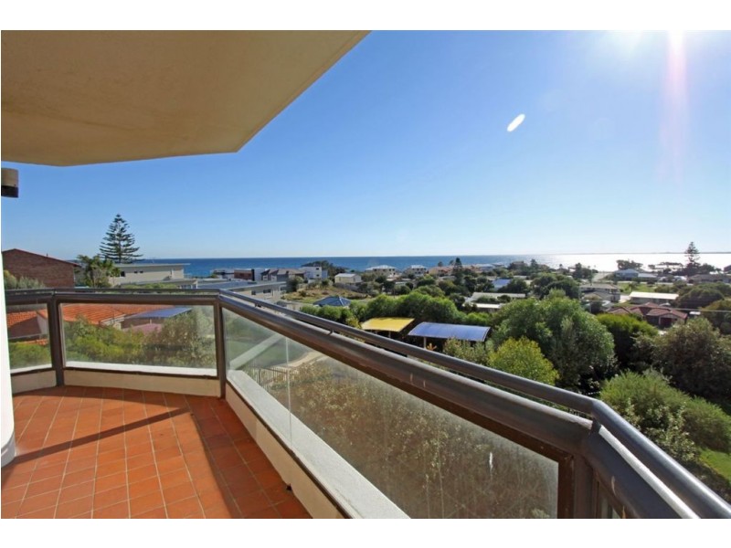 9/6A Valley Road, Halls Head WA 6210