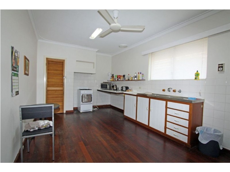 20 Leighton Road East, Halls Head WA 6210