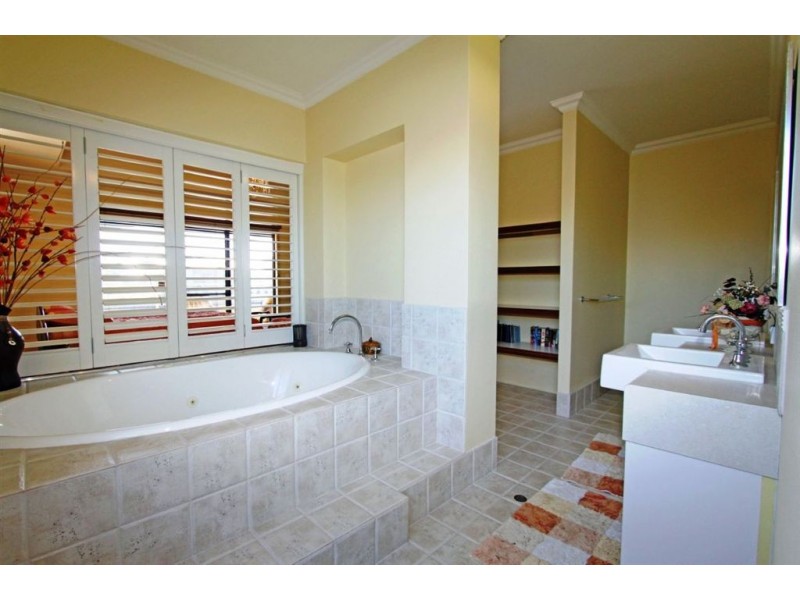 49 Katinka Retreat, Dudley Park WA 6210