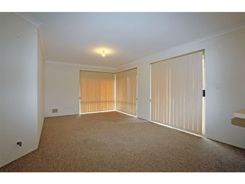 17 Templetonia Promenade, Halls Head WA 6210