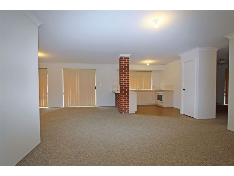 17 Templetonia Promenade, Halls Head WA 6210