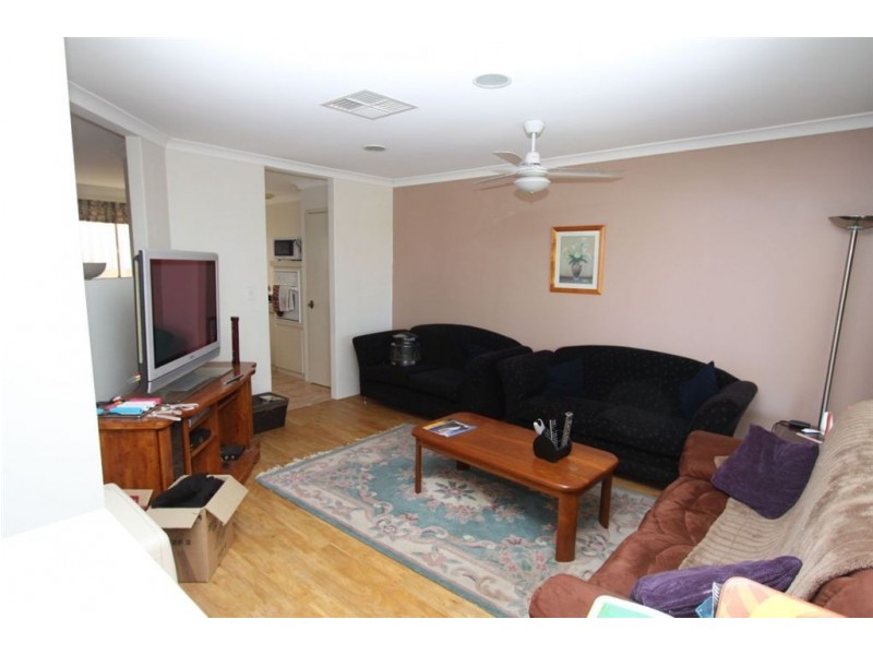 17a Honeysuckle Ramble, Halls Head WA 6210