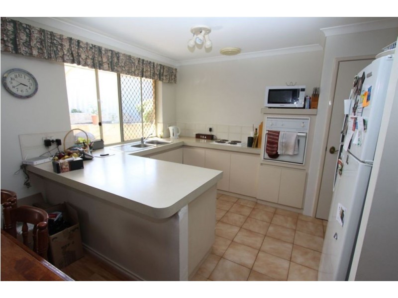 17a Honeysuckle Ramble, Halls Head WA 6210