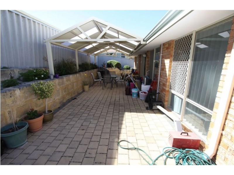 17a Honeysuckle Ramble, Halls Head WA 6210